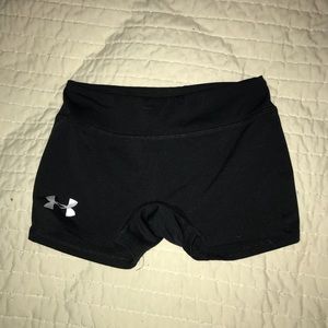 Under Armour fitted heat gear shorts black